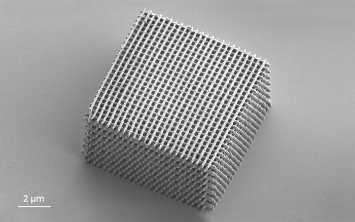 PHOTONIC CRYSTAL